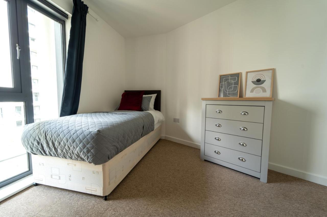 Spacious Apartment In Woking Town Centre المظهر الخارجي الصورة