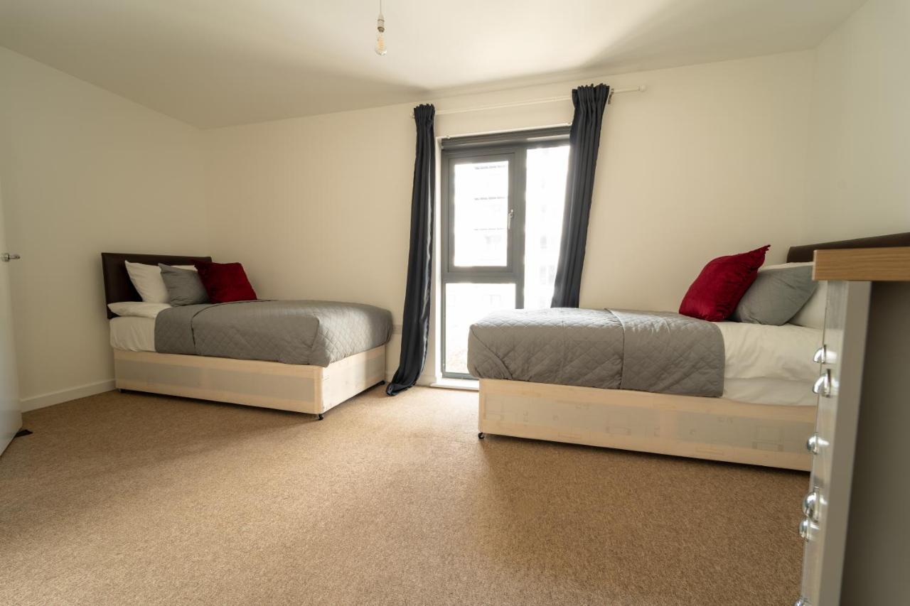 Spacious Apartment In Woking Town Centre المظهر الخارجي الصورة