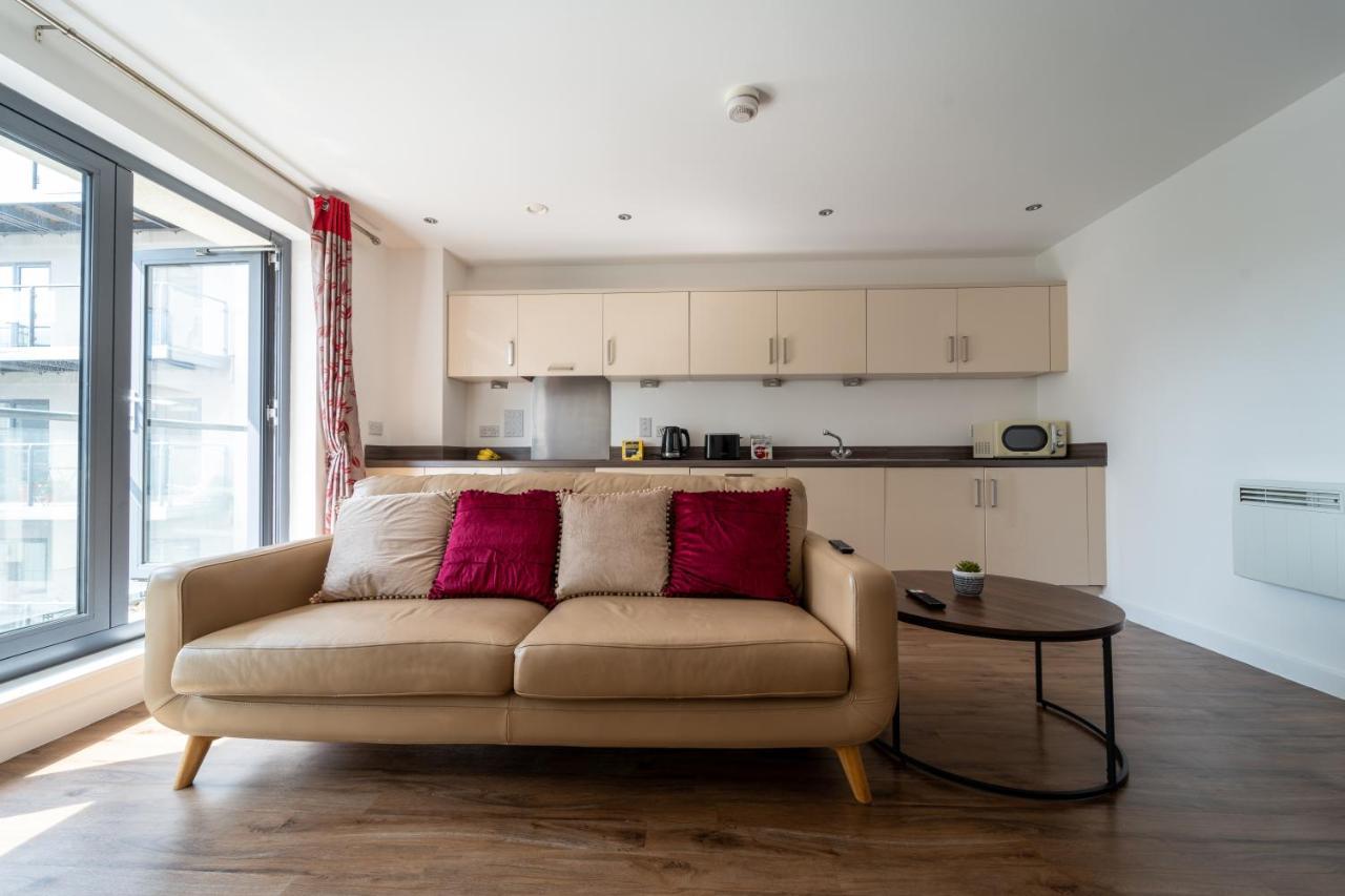 Spacious Apartment In Woking Town Centre المظهر الخارجي الصورة