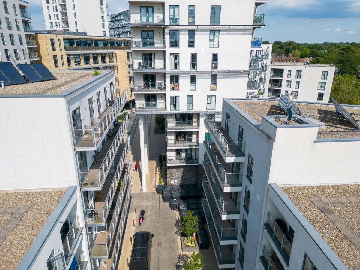 Spacious Apartment In Woking Town Centre المظهر الخارجي الصورة