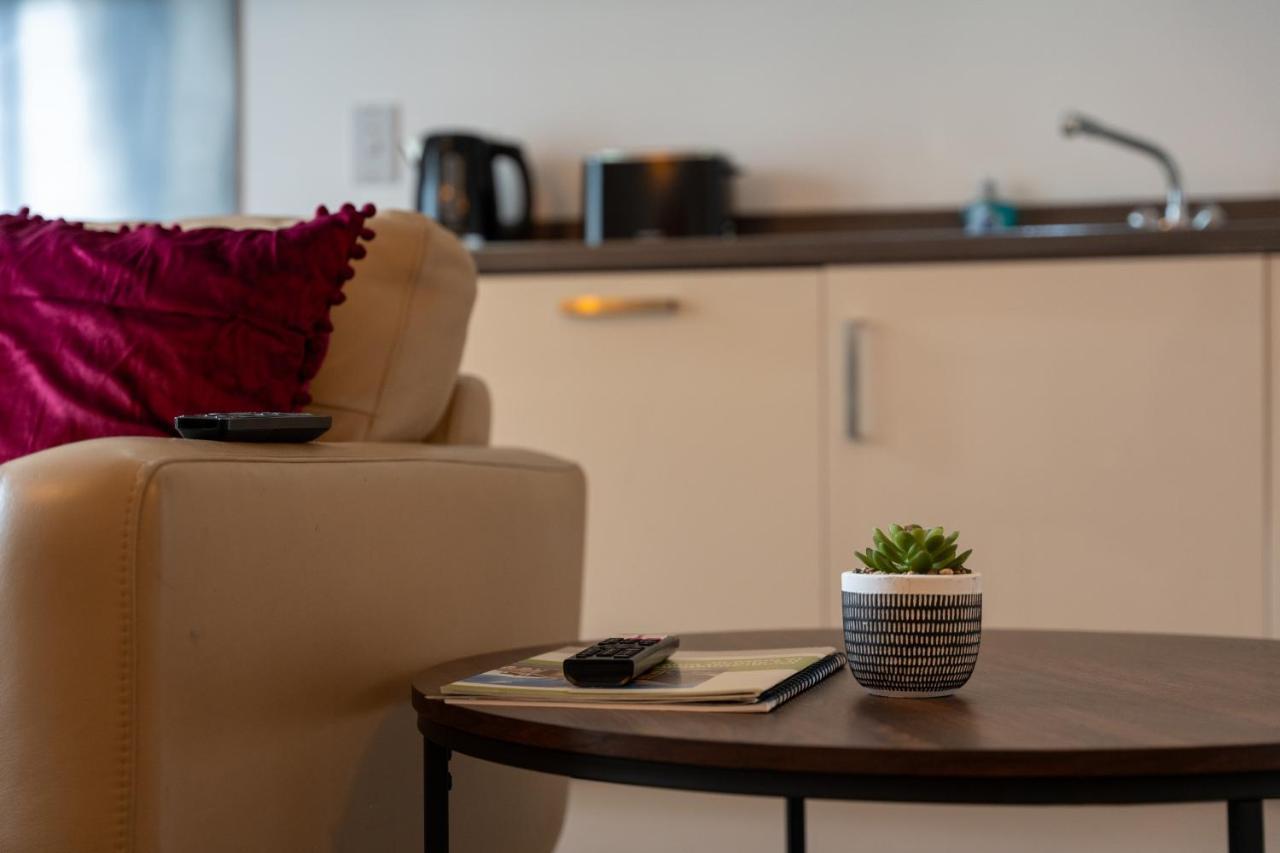 Spacious Apartment In Woking Town Centre المظهر الخارجي الصورة