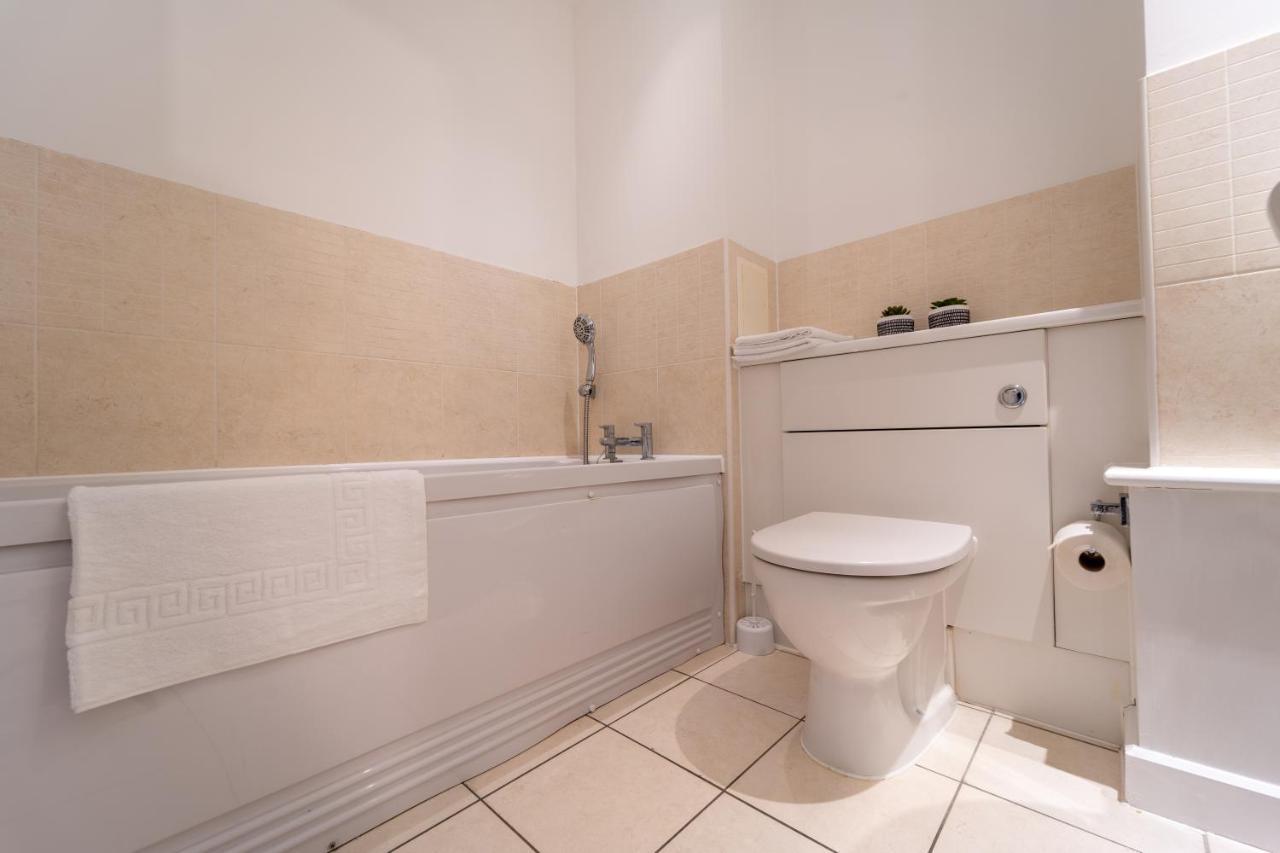Spacious Apartment In Woking Town Centre المظهر الخارجي الصورة