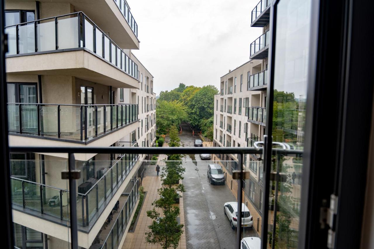 Spacious Apartment In Woking Town Centre المظهر الخارجي الصورة