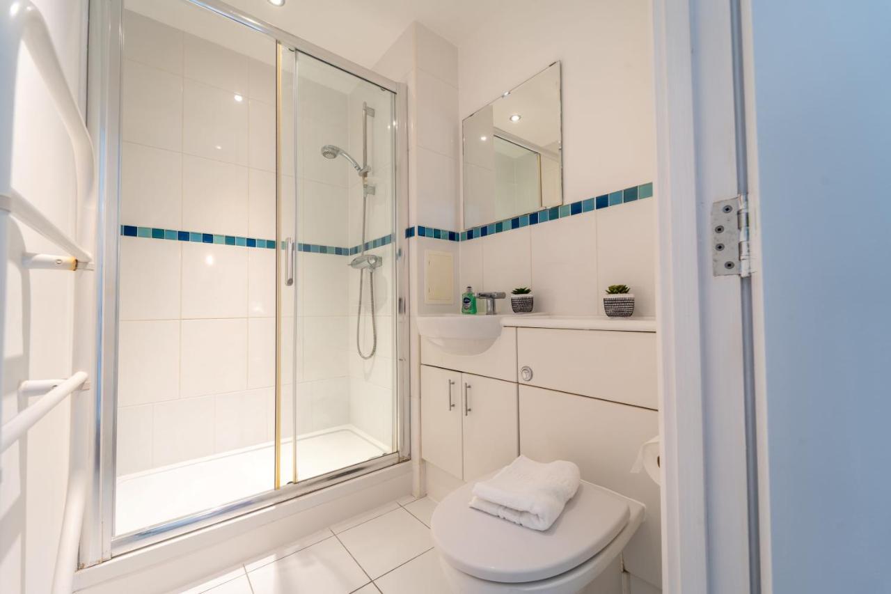 Spacious Apartment In Woking Town Centre المظهر الخارجي الصورة